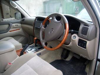 2002 Toyota Land Cruiser Pictures