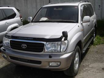 2002 Toyota Land Cruiser Photos