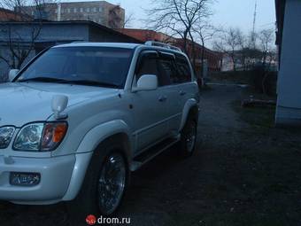 2002 Toyota Land Cruiser Pictures