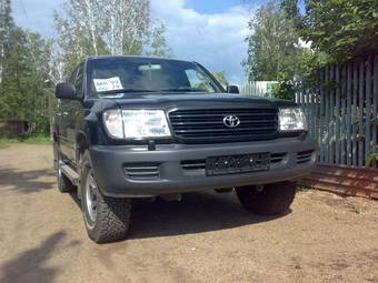 2002 Toyota Land Cruiser Images