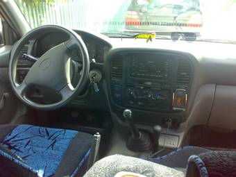 2002 Toyota Land Cruiser Pictures