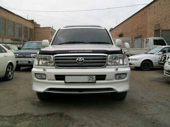 2002 Toyota Land Cruiser Photos