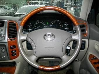 2002 Toyota Land Cruiser Pictures