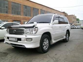 2002 Toyota Land Cruiser Pictures