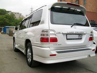 2002 Toyota Land Cruiser Photos
