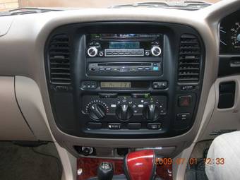 2002 Toyota Land Cruiser Photos