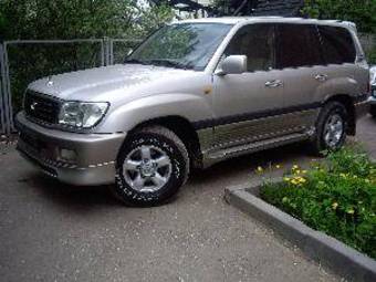 2002 Toyota Land Cruiser Photos