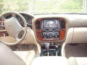 2002 Toyota Land Cruiser Photos
