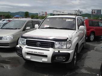 2002 Toyota Land Cruiser Pictures