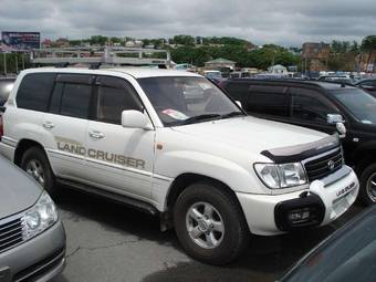 2002 Toyota Land Cruiser Photos