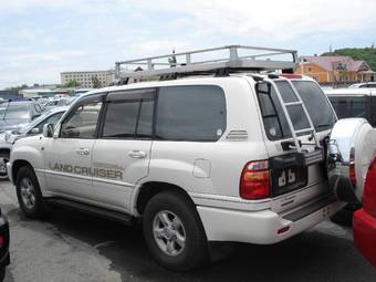 2002 Toyota Land Cruiser Pictures