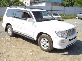 2002 Toyota Land Cruiser Photos