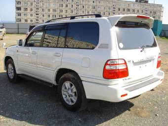 2002 Toyota Land Cruiser Photos