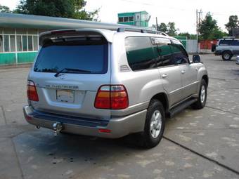 2002 Toyota Land Cruiser Pictures