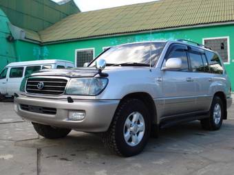 2002 Toyota Land Cruiser Pics