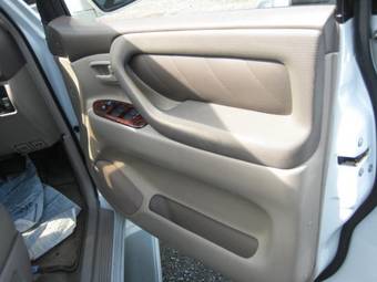 2002 Toyota Land Cruiser Pictures
