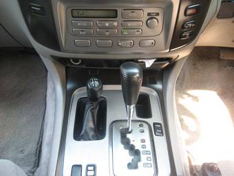 2002 Toyota Land Cruiser Photos