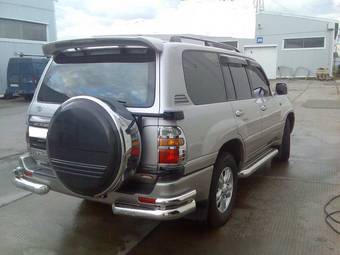 2002 Toyota Land Cruiser Pictures