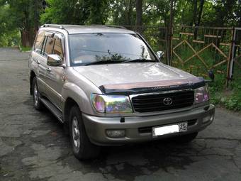 2002 Toyota Land Cruiser Pictures