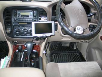 2002 Toyota Land Cruiser Pictures