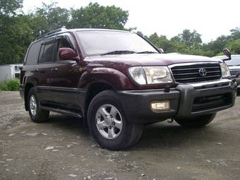 2002 Toyota Land Cruiser Photos