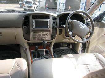 2002 Toyota Land Cruiser Pictures