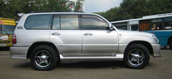 2002 Toyota Land Cruiser Photos