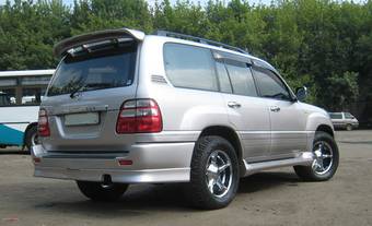 2002 Toyota Land Cruiser Pictures