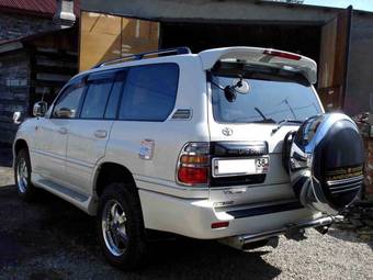 2002 Toyota Land Cruiser Pictures