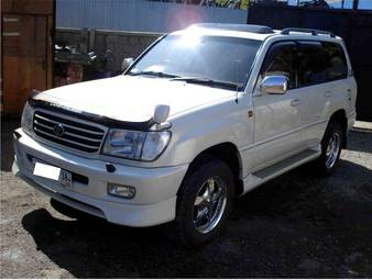 2002 Toyota Land Cruiser Photos