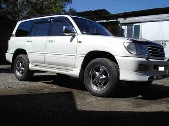 2002 Toyota Land Cruiser Pictures