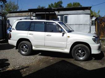 2002 Toyota Land Cruiser Photos