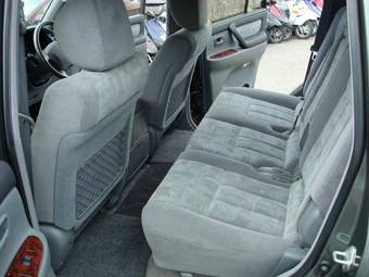 2002 Toyota Land Cruiser Pictures