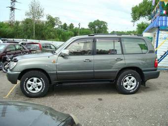 2002 Toyota Land Cruiser Pictures