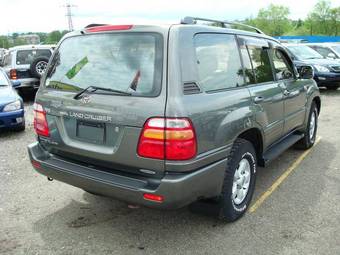 2002 Toyota Land Cruiser Pictures