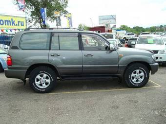2002 Toyota Land Cruiser Photos