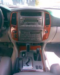 2002 Toyota Land Cruiser Photos
