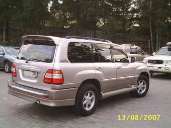 2002 Toyota Land Cruiser Photos