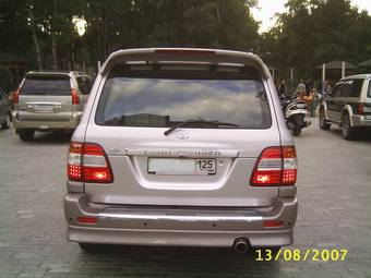 2002 Toyota Land Cruiser Photos