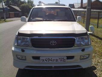 2002 Toyota Land Cruiser Photos