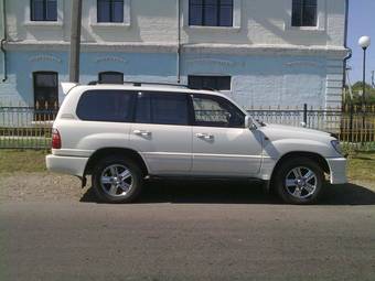 2002 Toyota Land Cruiser Pictures