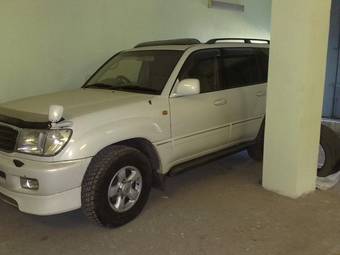 2002 Toyota Land Cruiser Photos