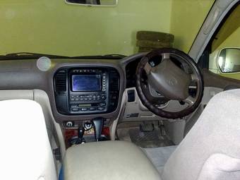 2002 Toyota Land Cruiser Pictures