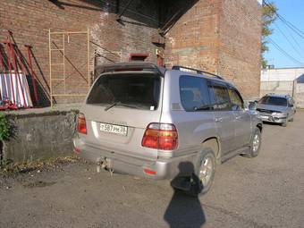 2002 Toyota Land Cruiser Photos