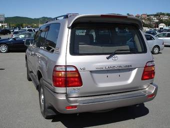 2002 Toyota Land Cruiser Photos