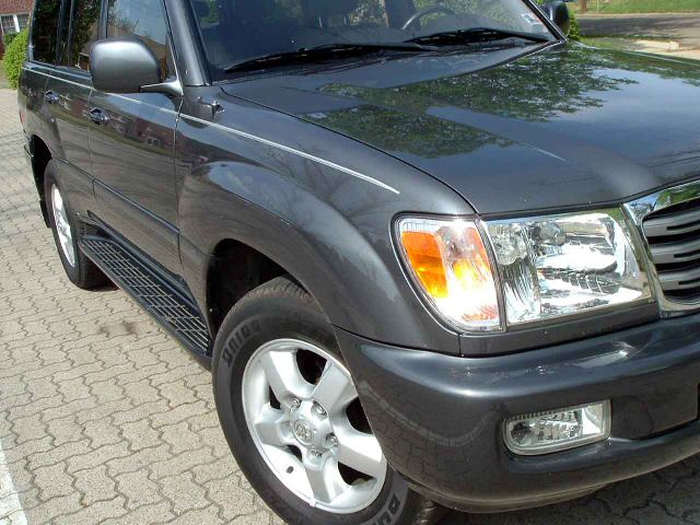 2003 Toyota Land Cruiser Pictures