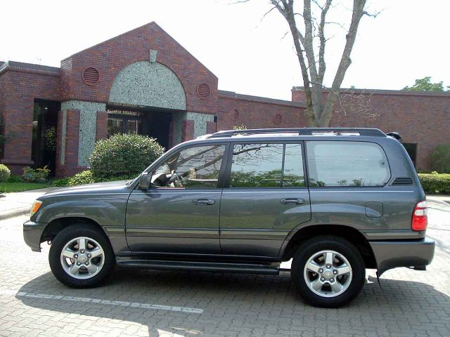 2003 Toyota Land Cruiser Pictures