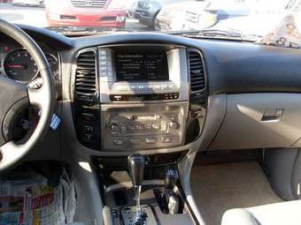 2003 Toyota Land Cruiser Pics