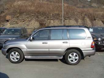 2003 Toyota Land Cruiser Pictures