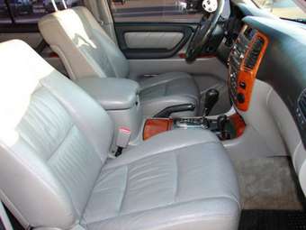 2003 Toyota Land Cruiser Photos